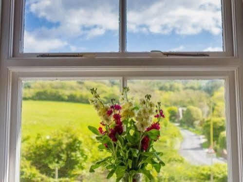 The Highdown Inn Totland 外观 照片